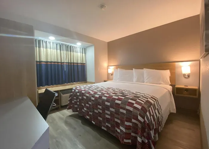 Red Roof Hotel 2*
